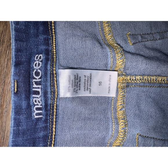 Maurices Womens Jeans Size 16 Medium Wash Distressed Cropped Capri - Picture 3 of 6